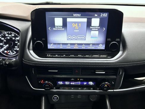 Used 2023 Nissan Rogue SL w/ SL Premium Package image 14