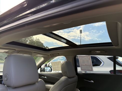 Used 2021 Cadillac XT4 Premium Luxury AWD/4WD image 23