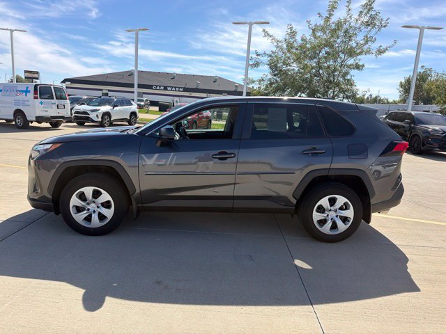 Used 2023 Toyota RAV4 LE AWD/4WD image 4