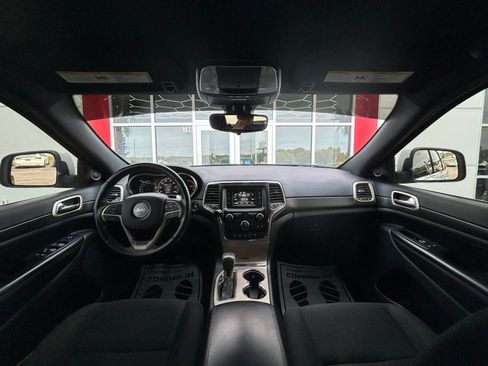 Used 2017 Jeep Grand Cherokee Laredo w/ Quick Order Package 23E image 9