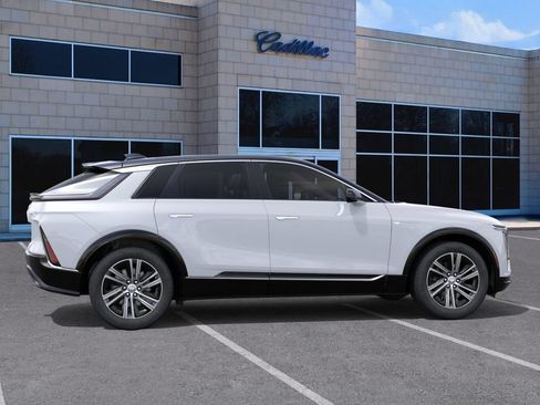 New 2026 Cadillac Lyriq Luxury AWD/4WD image 6