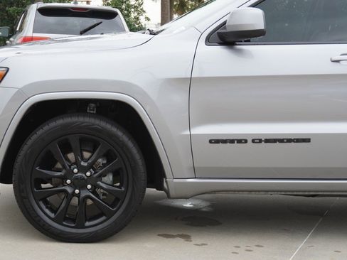 Used 2019 Jeep Grand Cherokee Altitude image 10