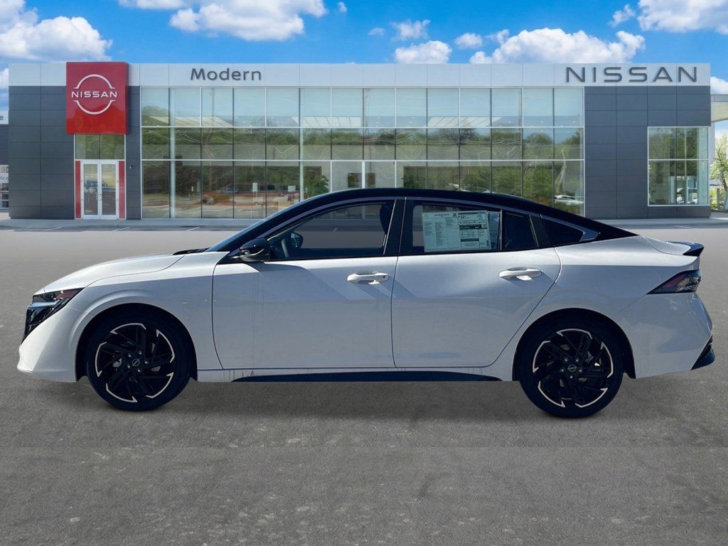 New 2027 Nissan Sentra SR w/ Floor Mat Package FWD image 2