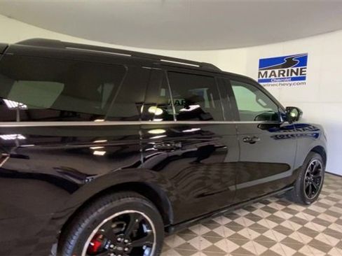 Used 2023 Ford Expedition Limited image 2