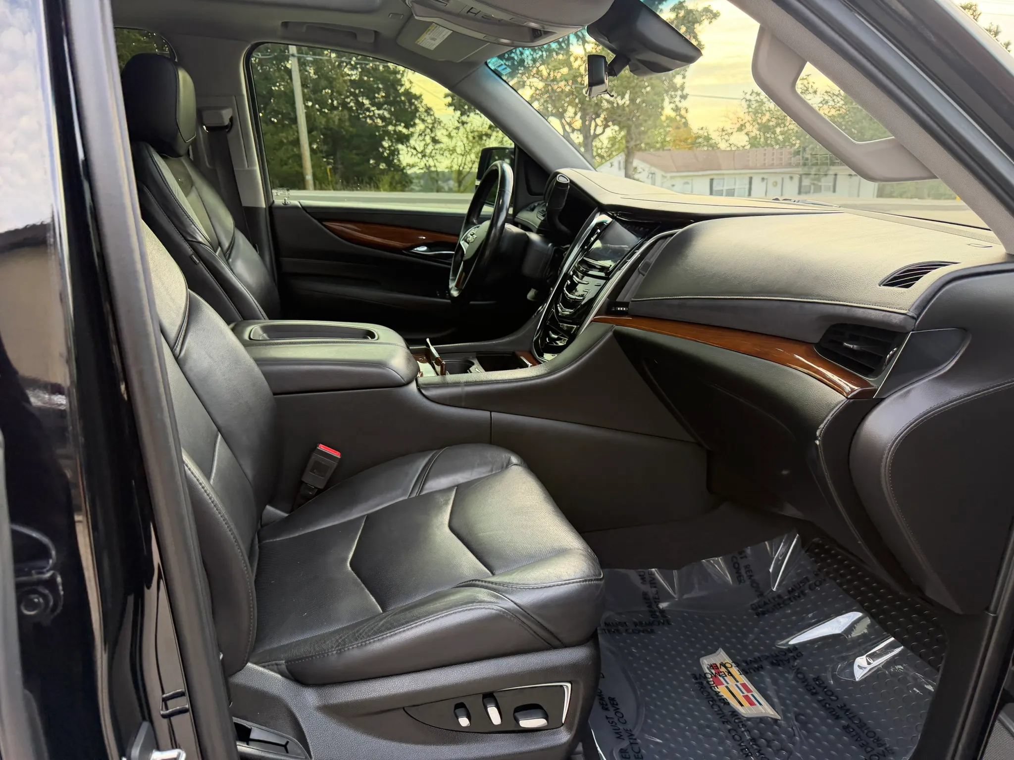 Used 2019 Cadillac Escalade Luxury AWD/4WD image 52