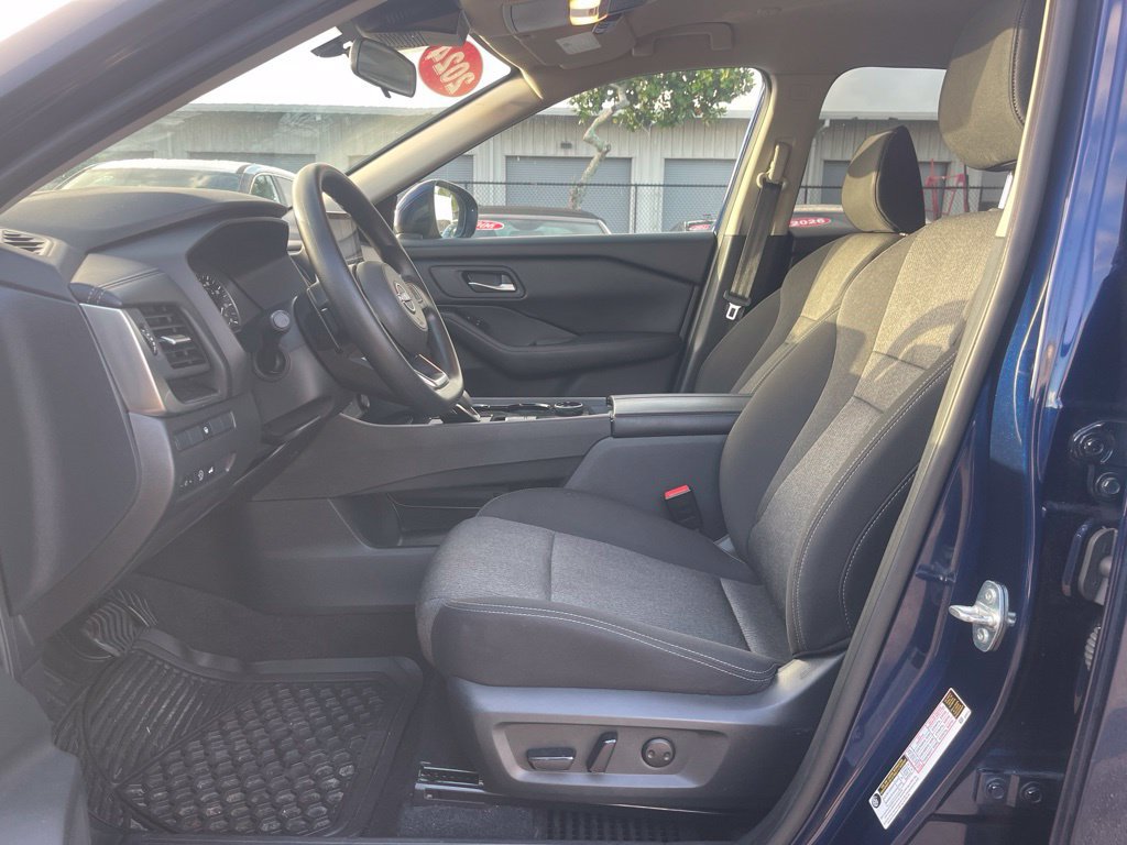 Certified 2024 Nissan Rogue SV AWD/4WD image 4