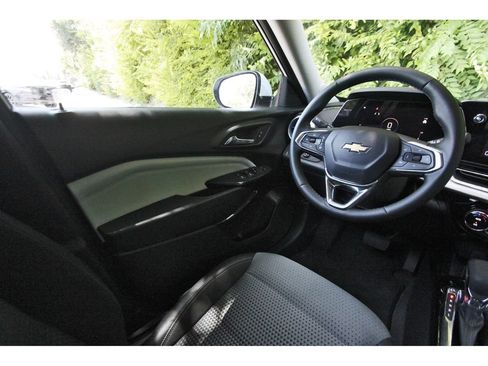 Used 2025 Chevrolet Trax LT w/ Driver Confidence Package FWD image 7