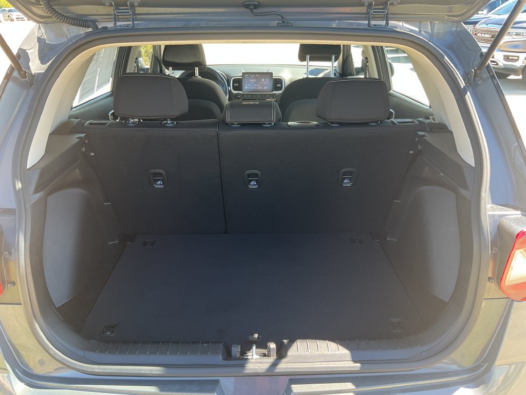 Used 2025 Hyundai Venue SEL FWD image 9