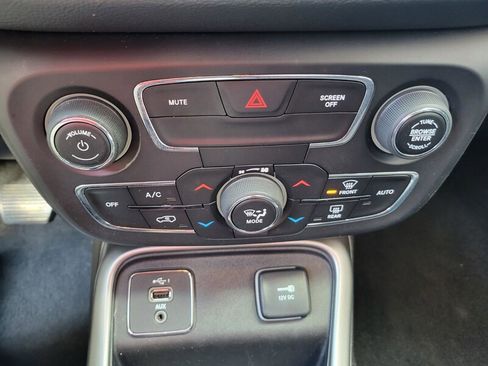 Used 2019 Jeep Compass Latitude image 15