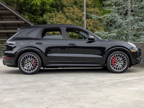 Certified 2023 Porsche Cayenne GTS AWD/4WD image 12