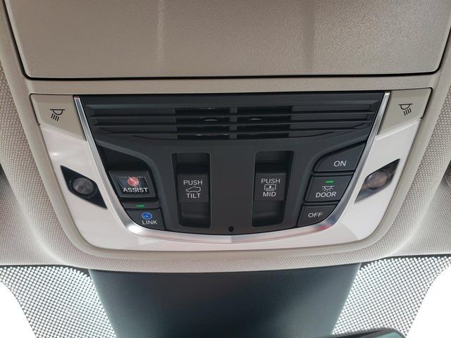 Used 2023 Acura MDX w/ Technology Package AWD/4WD image 32