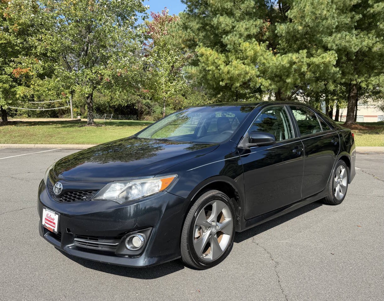 Used 2012 Toyota Camry SE w/ Leather Pkg FWD image 9