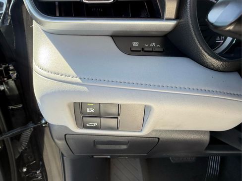 Used 2022 Toyota Highlander LE AWD/4WD image 27