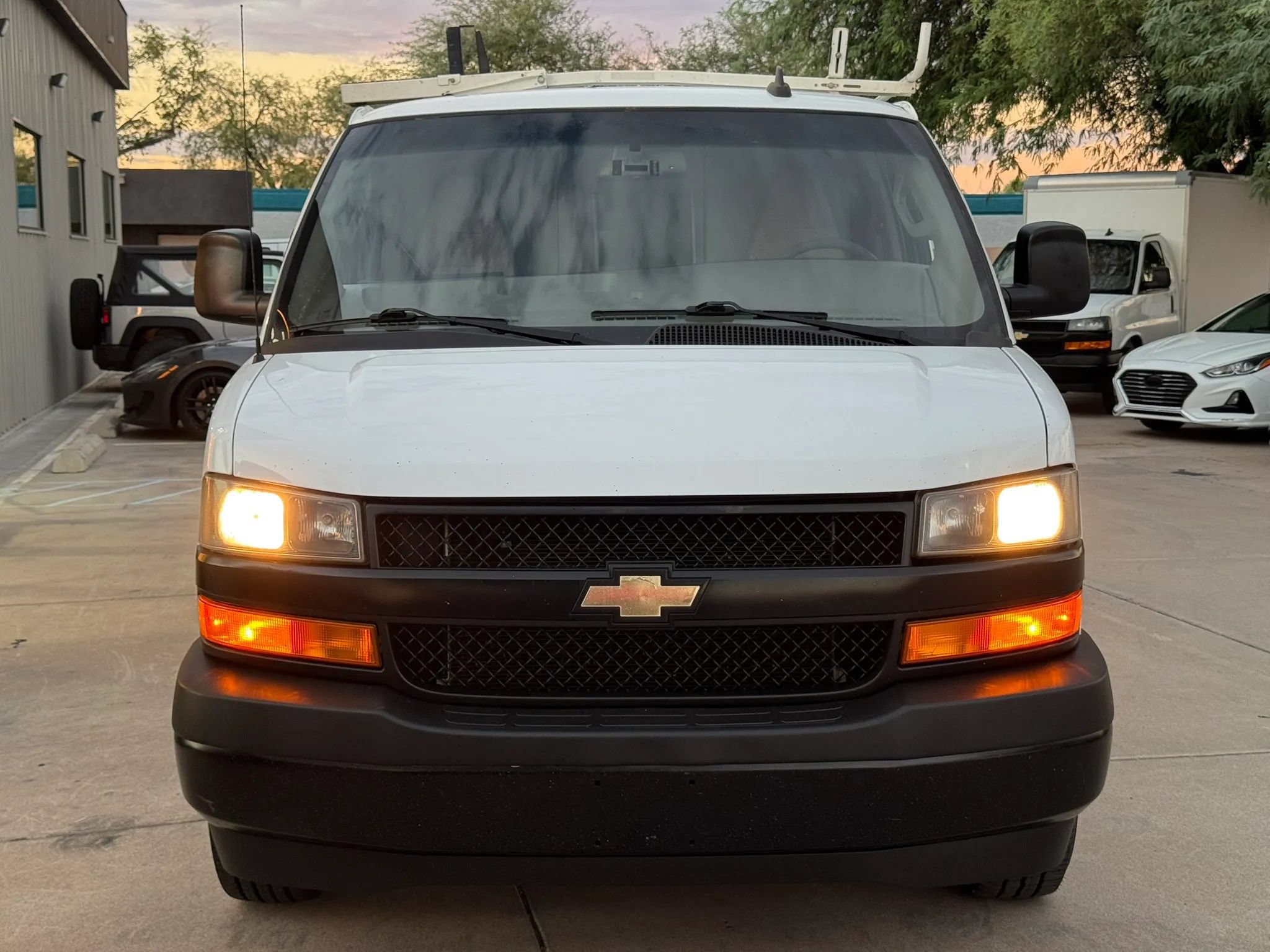 Used 2018 Chevrolet Express 2500 w/ Driver Convenience Package RWD image 2