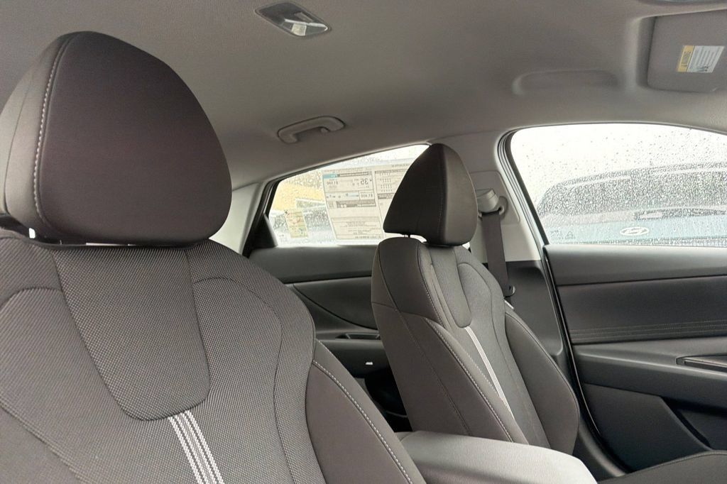Certified 2026 Hyundai Elantra SE FWD image 14