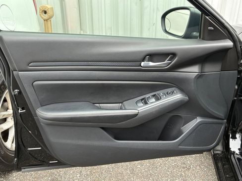 Used 2025 Nissan Altima 2.5 SV image 18