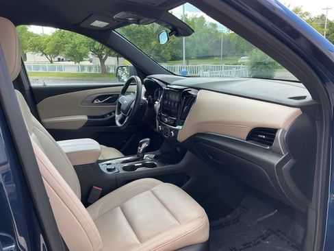 Used 2023 Chevrolet Traverse LT FWD image 20