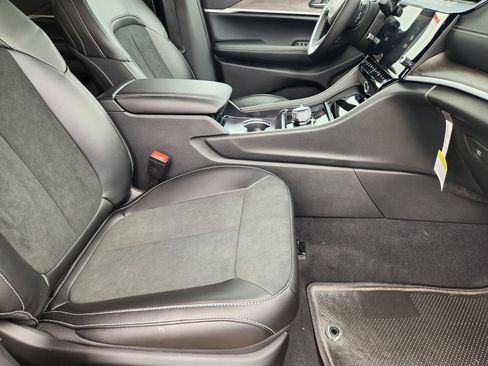 New 2026 Jeep Grand Cherokee Altitude AWD/4WD image 13