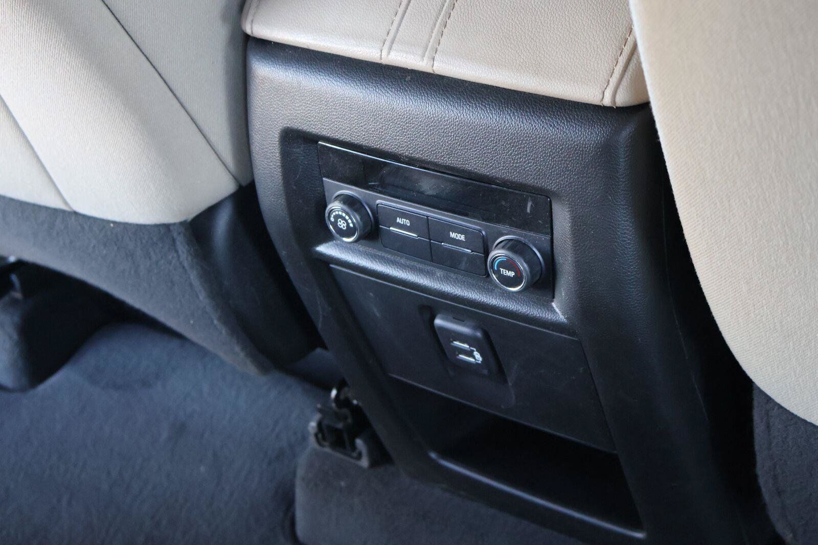Used 2023 Chevrolet Traverse LS FWD image 16