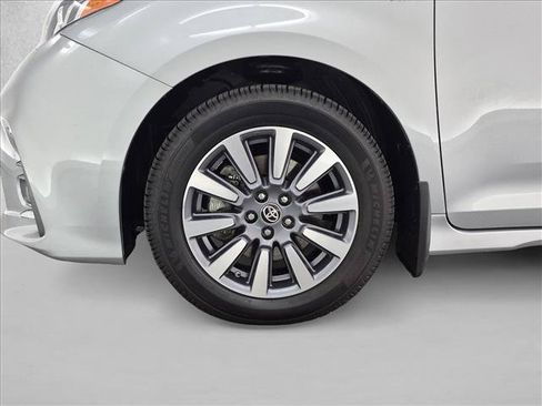 Used 2020 Toyota Sienna Limited Premium AWD/4WD image 28