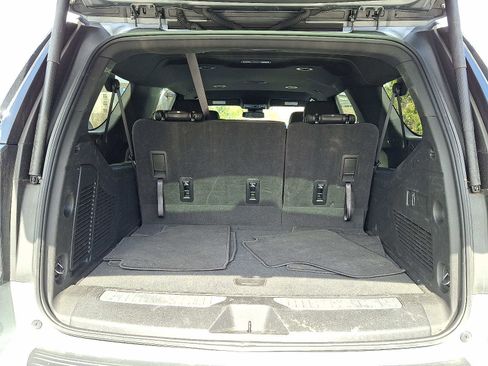 Used 2025 Chevrolet Suburban Z71 image 28