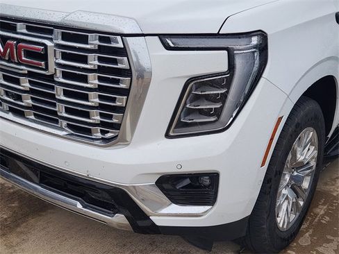 Used 2025 GMC Yukon Denali RWD image 8