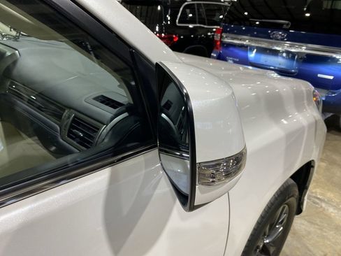 Used 2023 Lexus GX 460 Premium w/ Premium Package image 22