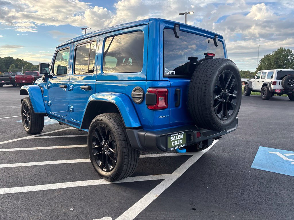 Used 2024 Jeep Wrangler Unlimited Sahara AWD/4WD image 7