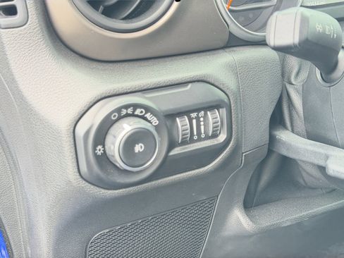 Used 2018 Jeep Wrangler Unlimited Sport S AWD/4WD image 21