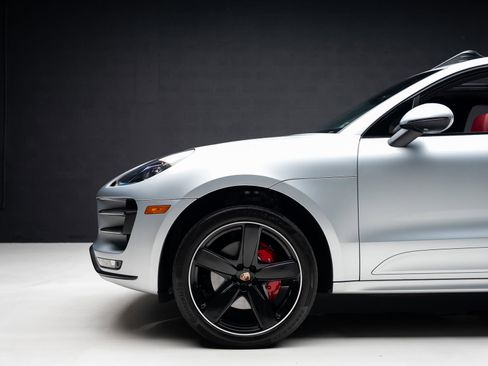 Used 2016 Porsche Macan Turbo AWD/4WD image 18