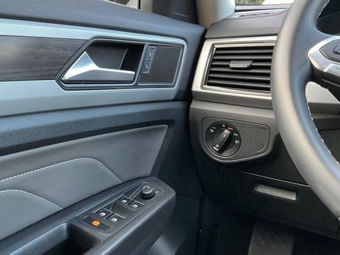 Used 2022 Volkswagen Atlas SE w/ Panoramic Sunroof Package image 25