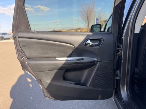 Used 2017 Dodge Journey SXT w/ Premium Group image 32