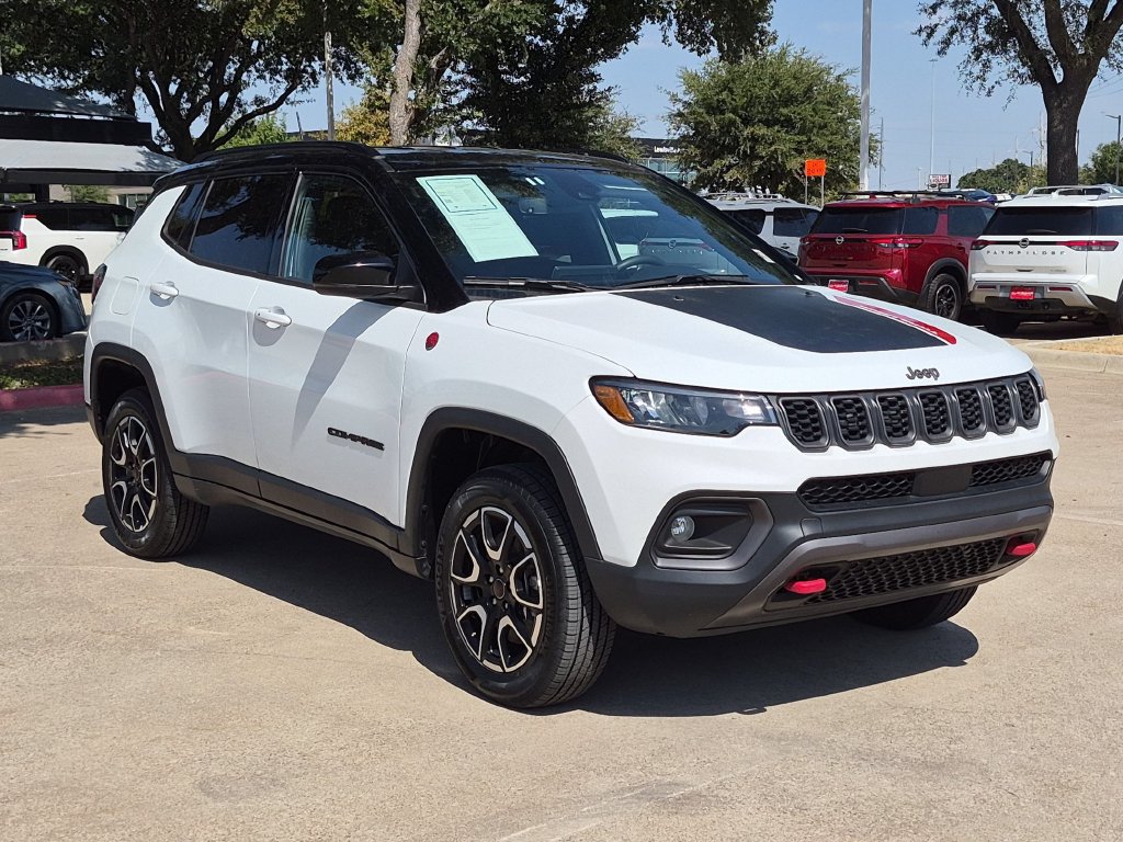 Used 2025 Jeep Compass Trailhawk AWD/4WD image 12