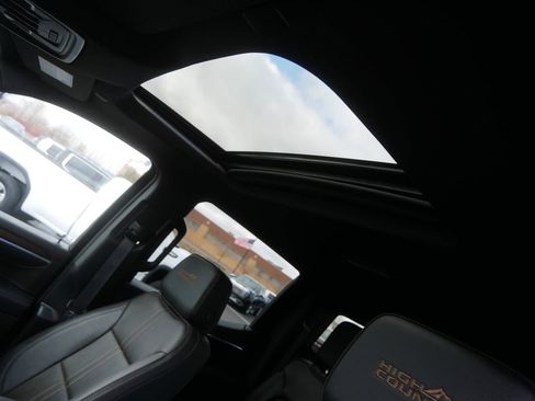 Used 2025 Chevrolet Silverado 1500 High Country w/ High Country Premium Package AWD/4WD image 14