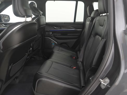 Used 2022 Jeep Grand Cherokee Overland w/ Advanced Protech Group III image 16