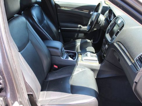 Used 2016 Chrysler 300 C RWD image 13