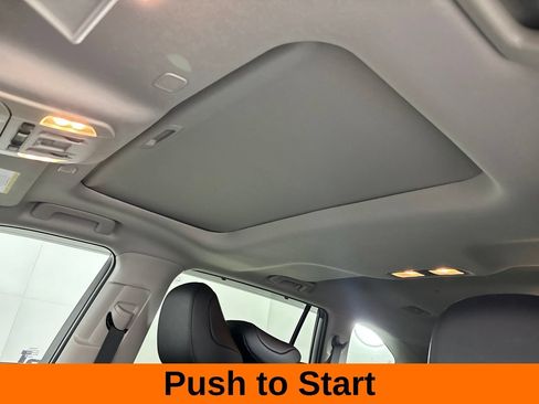 Used 2024 Toyota Highlander XLE AWD/4WD image 12