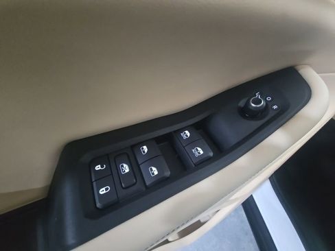 Used 2023 Jeep Grand Cherokee Limited w/ Black Appearance Package RWD image 16