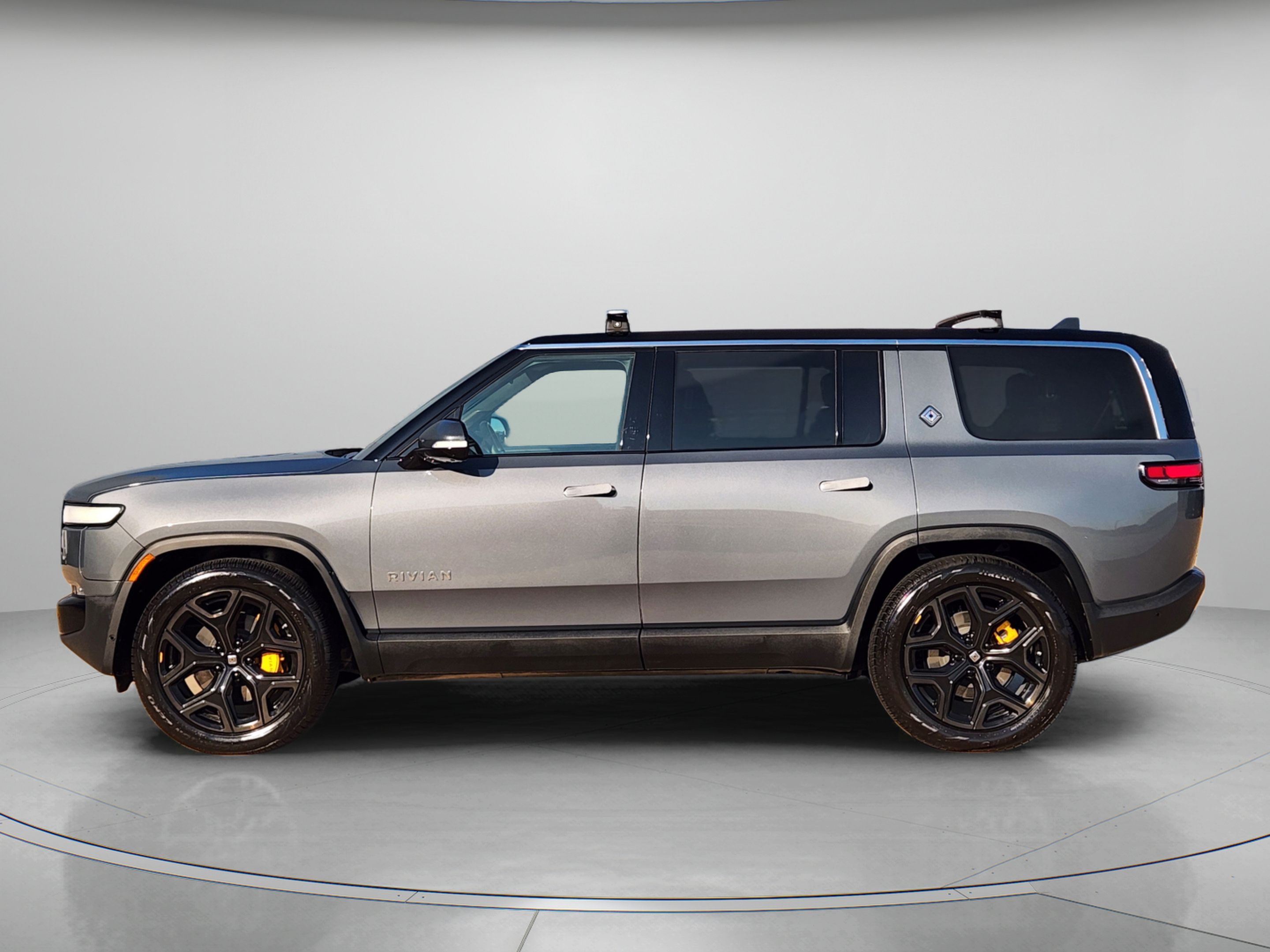 Used 2023 Rivian R1S Adventure Quad AWD/4WD image 2