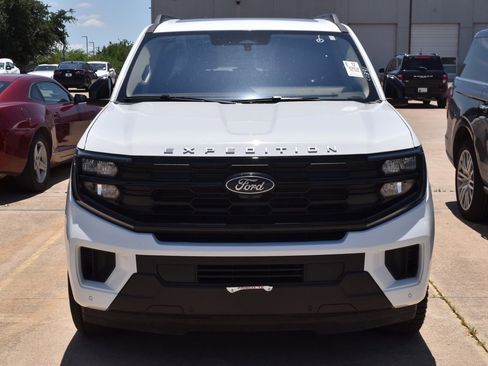 Certified 2025 Ford Expedition Active AWD/4WD image 3
