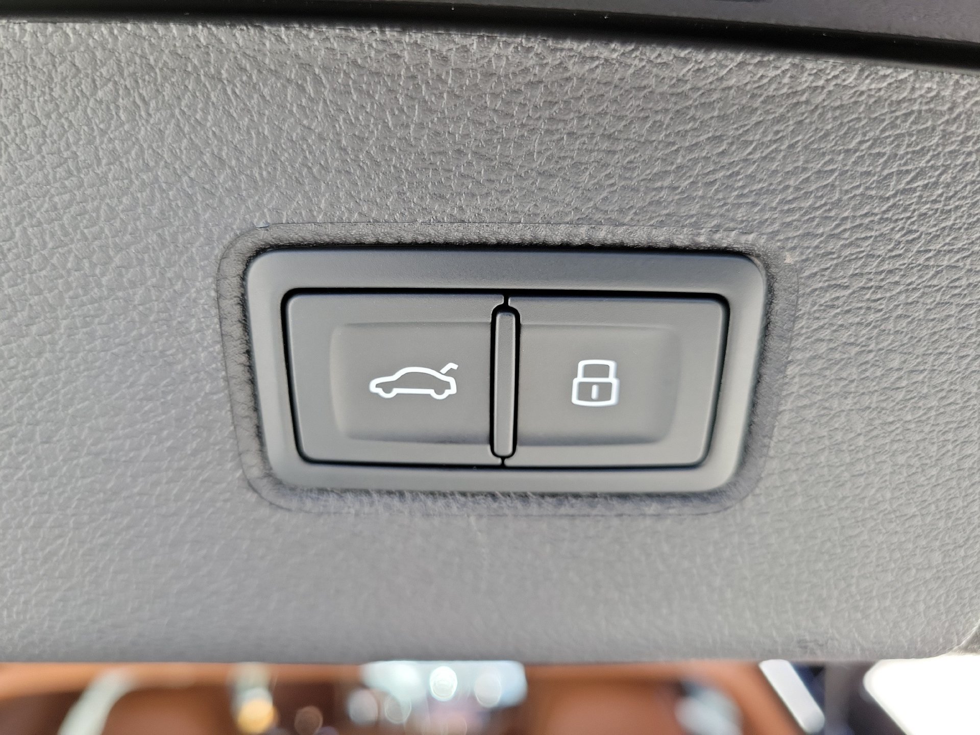 Certified 2025 Bentley Bentayga Extended Wheelbase AWD/4WD image 13