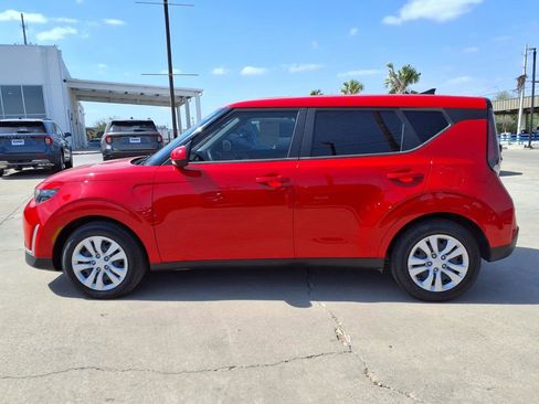 Certified 2023 Kia Soul LX image 4