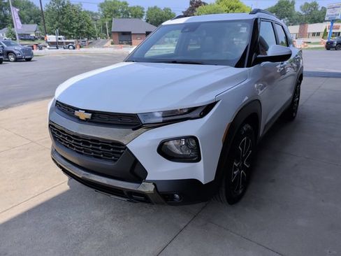 Used 2023 Chevrolet TrailBlazer ACTIV w/ Sun and Liftgate Package FWD image 5