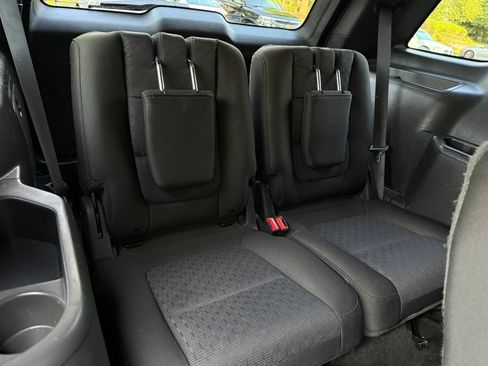Used 2014 Ford Explorer XLT AWD/4WD image 25