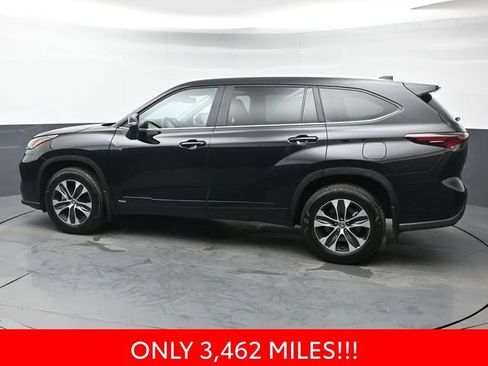Certified 2026 Toyota Highlander XLE w/ Protection Package #3 (TMS) AWD/4WD image 4