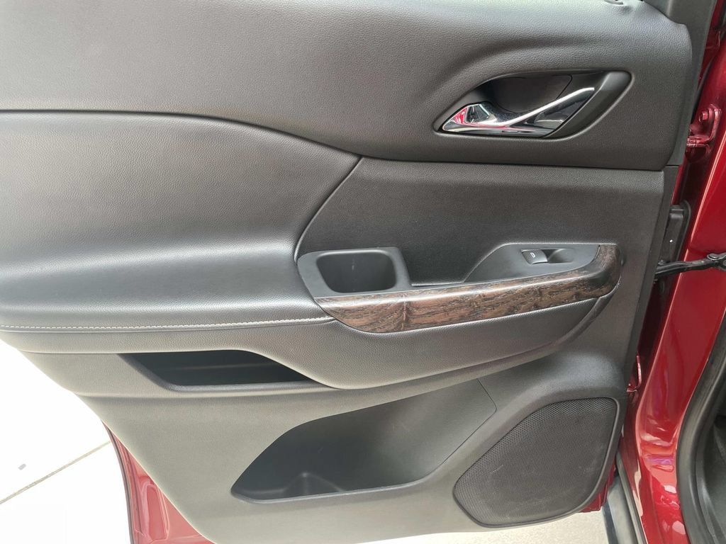 Used 2023 GMC Acadia Denali FWD image 11