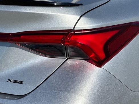 Used 2022 Toyota Avalon XSE image 25