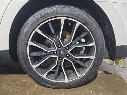 Used 2017 Ford Taurus SHO w/ Driver Assist Package image 34