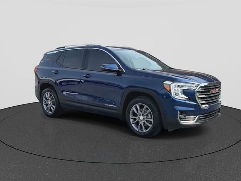 Used 2023 GMC Terrain SLT w/ Infotainment Package II image 2