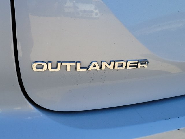 Used 2025 Mitsubishi Outlander SE FWD image 9